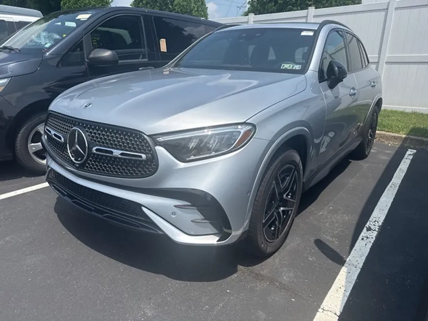 2025 Mercedes Benz GLC 300 4MATIC photo 1