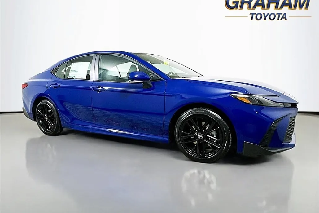 2025 Toyota Camry SE photo 1