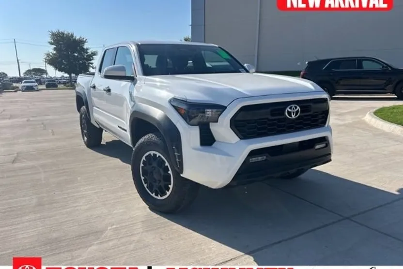 2024 Toyota Tacoma TRD Off-Road photo 1