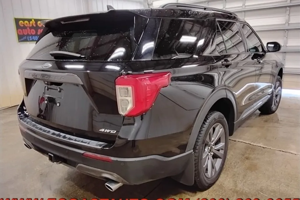 2021 Ford Explorer XLT photo 1