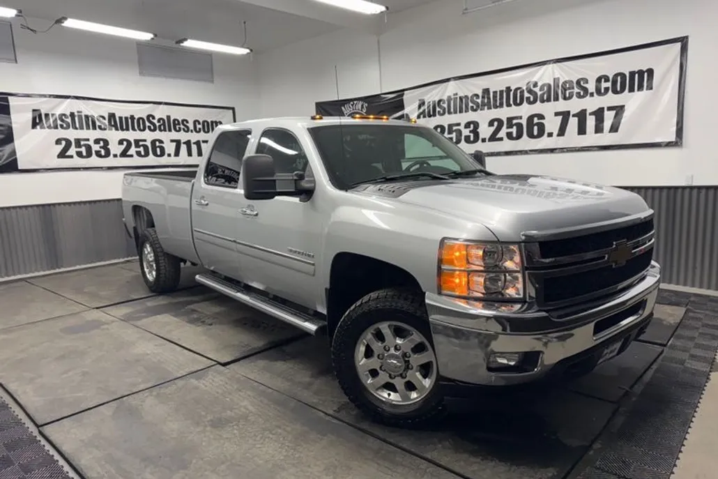 2013 Chevrolet Silverado 3500HD LT photo 1