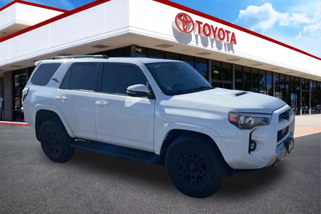 2024 Toyota 4Runner TRD Off-Road Premium photo 1