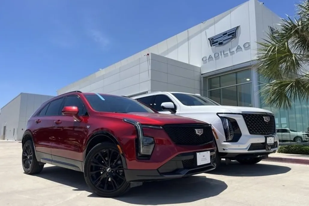 2025 Cadillac XT4 Sport photo 1