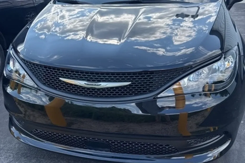 2023 Chrysler Voyager LX photo 1