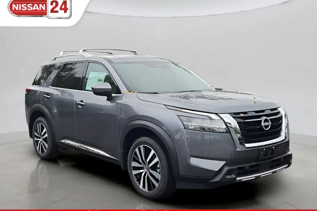 2025 Nissan Pathfinder Platinum photo 1