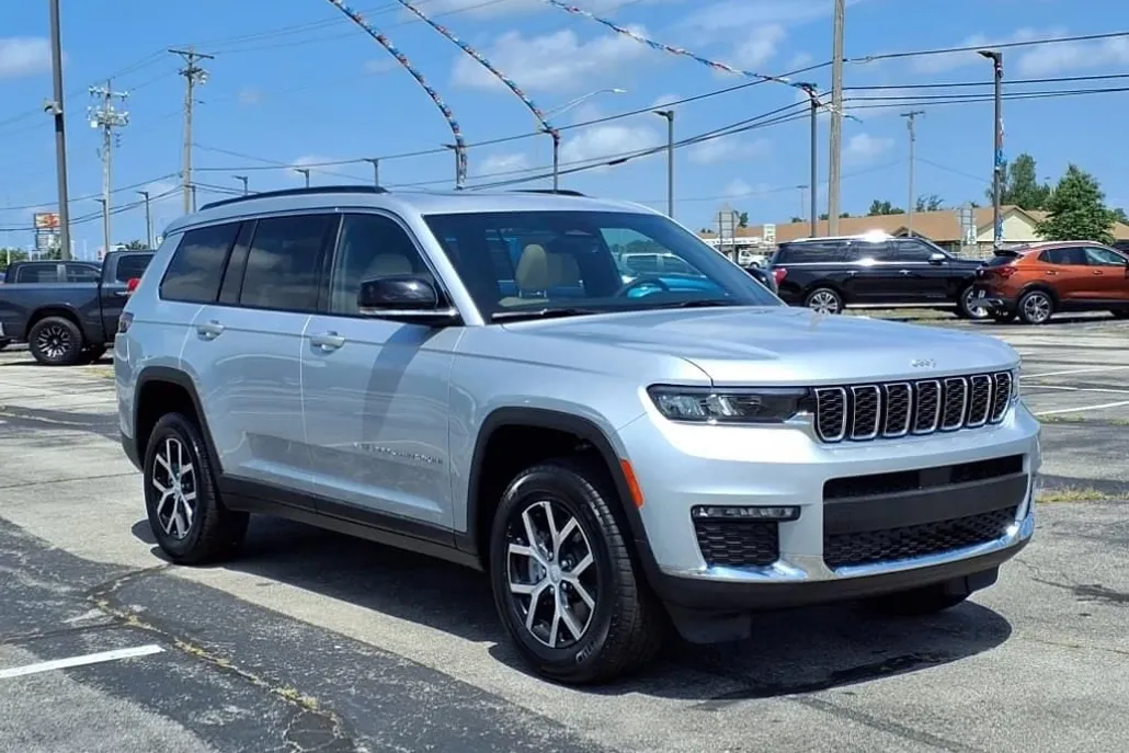 2025 Jeep Grand Cherokee Limited photo 1