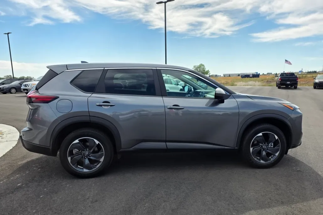 2024 Nissan Rogue SV photo 1