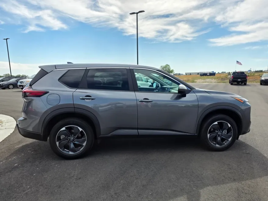 2024 Nissan Rogue SV photo 1