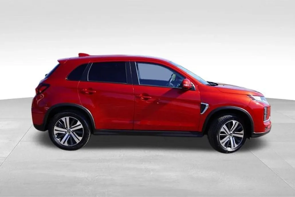 2024 Mitsubishi Outlander Sport SE photo 1