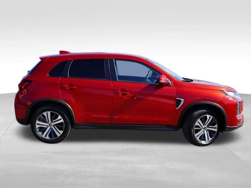 2024 Mitsubishi Outlander Sport SE photo 1