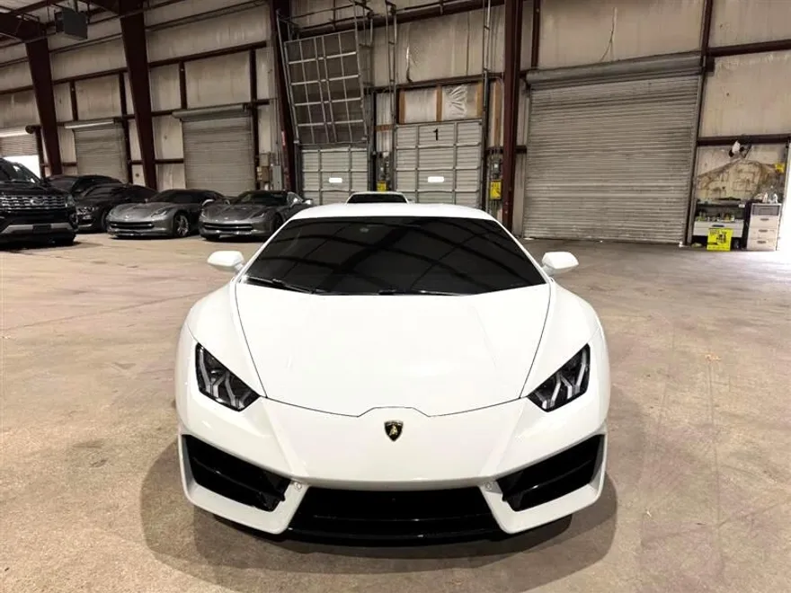 2016 Lamborghini Huracan Coupe photo 13