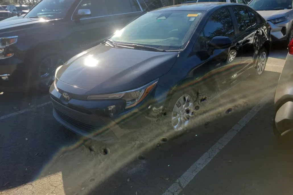 2023 Toyota Corolla LE photo 1