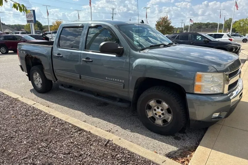 2011 Chevrolet Silverado 1500 LT photo 1