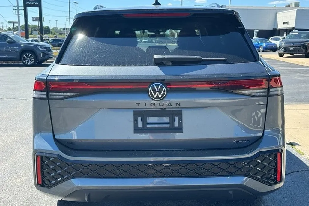 2025 Volkswagen Tiguan SE R-Line Black photo 1
