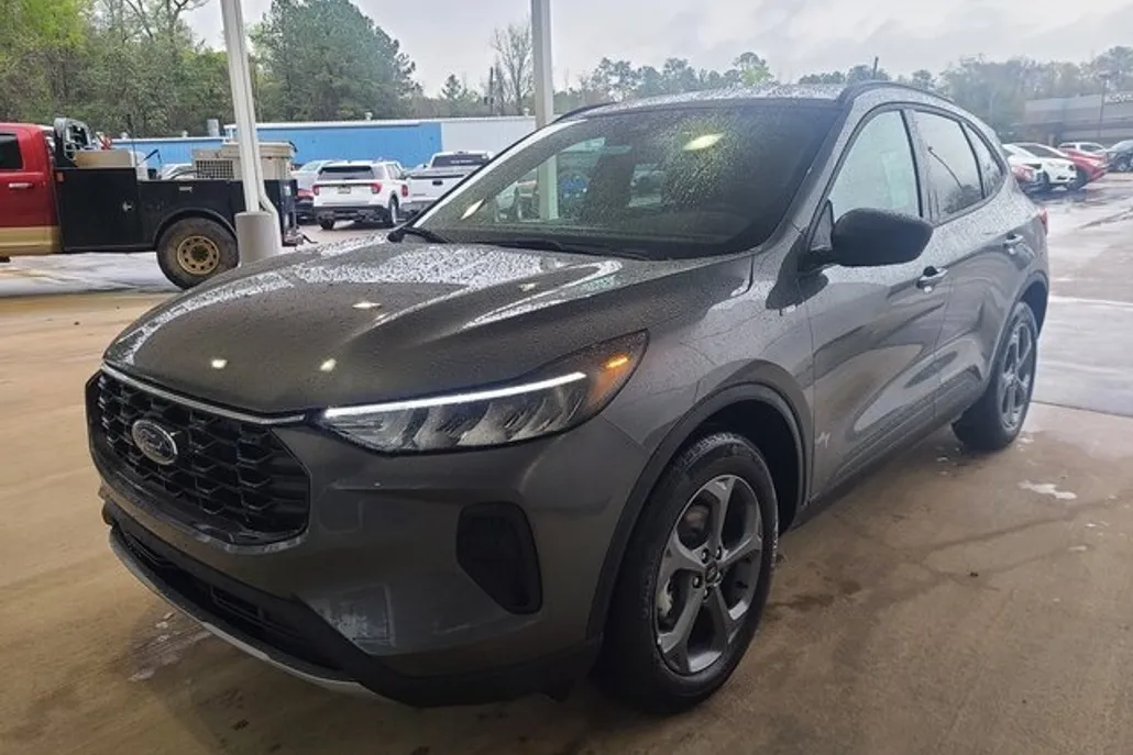 2025 Ford Escape ST-Line photo 1