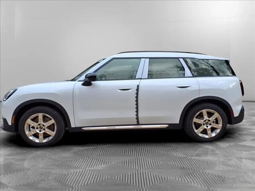 2025 Mini Countryman Iconic photo 2