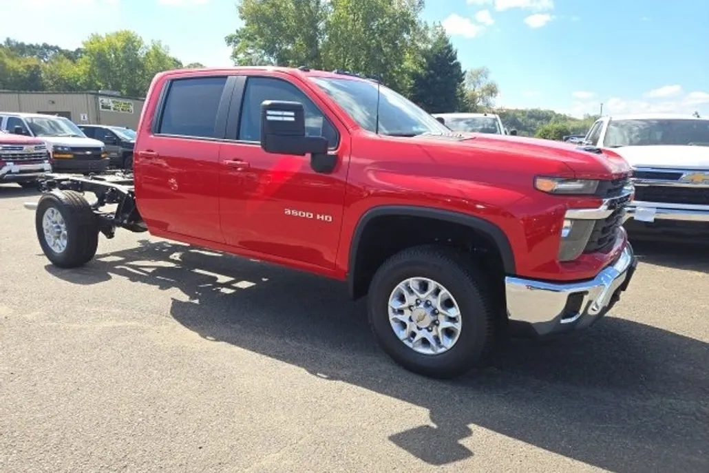 2025 Chevrolet Silverado 3500HD LT photo 1