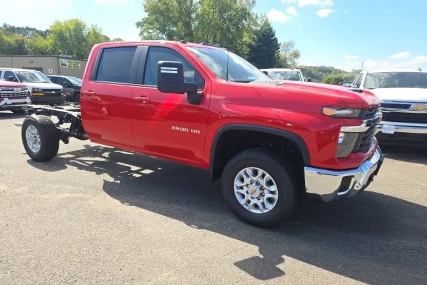 2025 Chevrolet Silverado 3500HD LT photo 1
