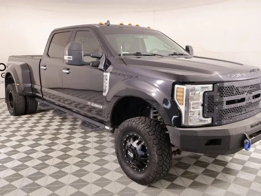 2019 Ford F-350 XLT photo 1