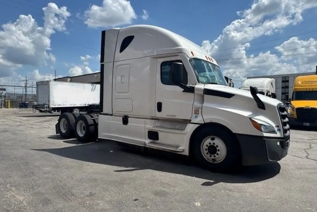 2020 Freightliner Cascadia 126" Sleeper Cab photo 1