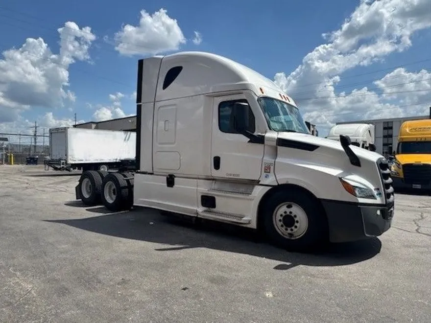 2020 Freightliner Cascadia 126" Sleeper Cab photo 1
