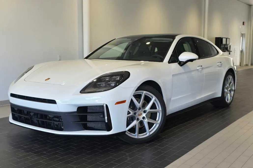 2024 Porsche Panamera 4 photo 1