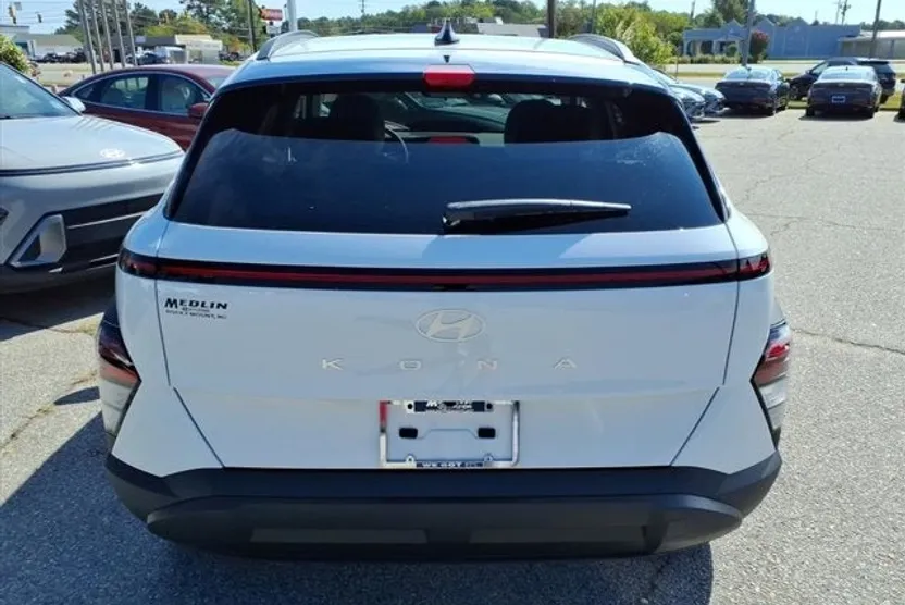 2026 Hyundai Kona SEL photo 1