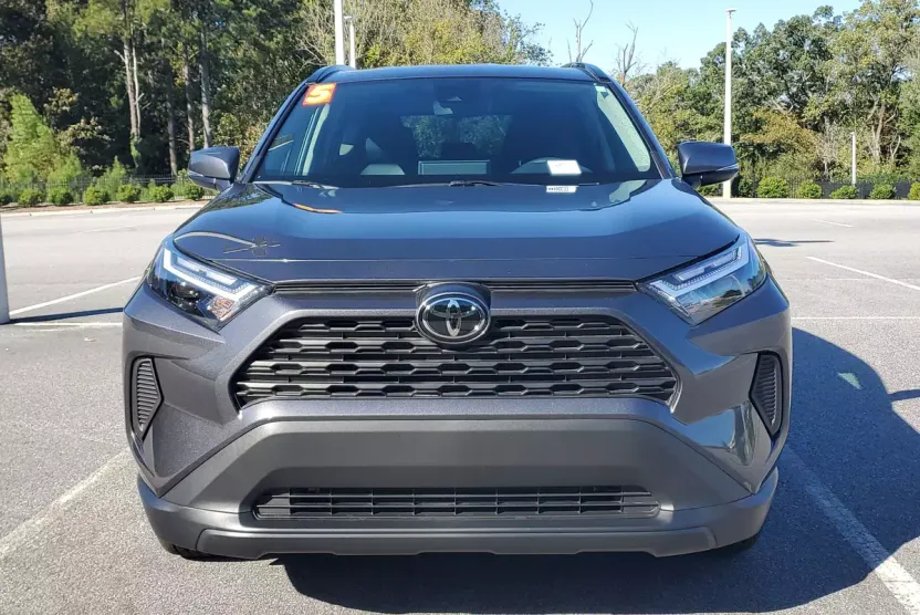 2025 Toyota RAV4 XLE photo 1