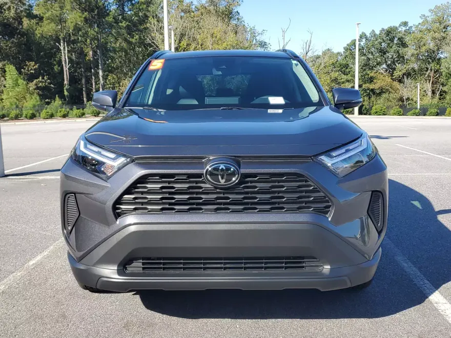2025 Toyota RAV4 XLE photo 1