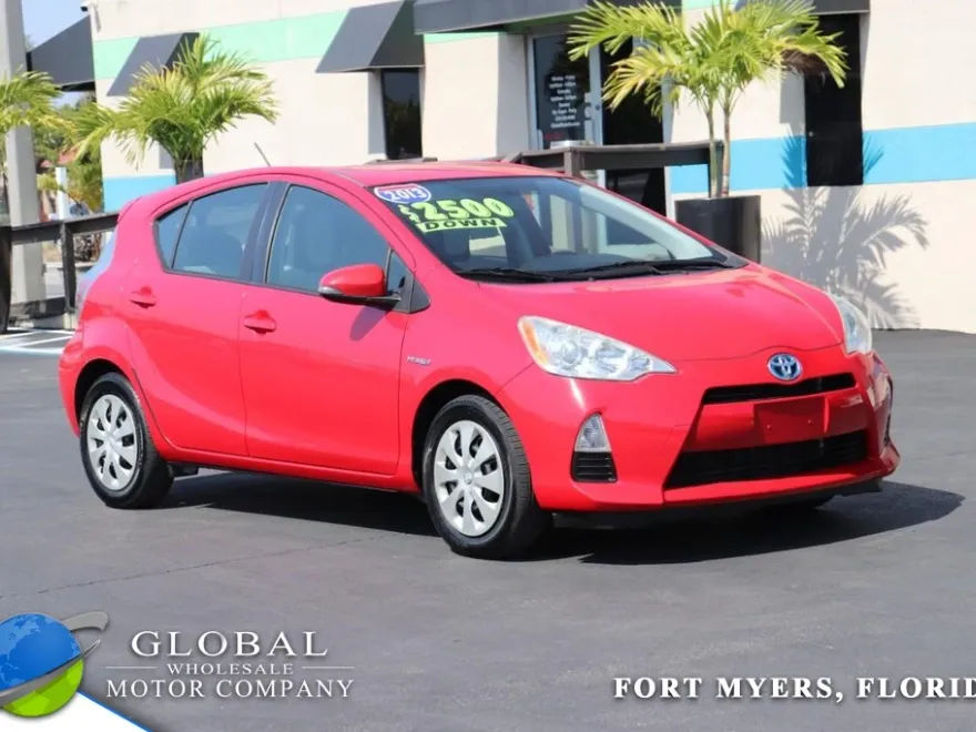 2013 Toyota Prius C photo 1