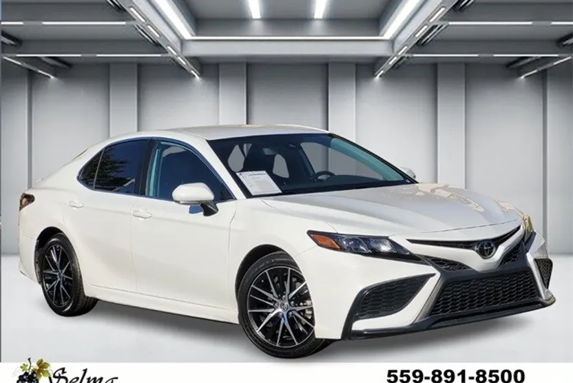 2023 Toyota Camry SE photo 1