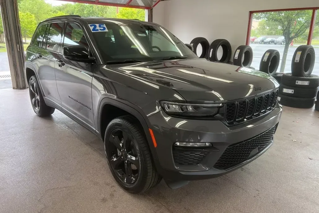 2025 Jeep Grand Cherokee Limited photo 1