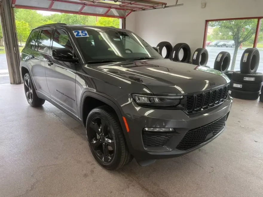 2025 Jeep Grand Cherokee Limited photo 1