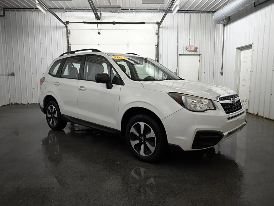 2017 Subaru Forester 2.5i photo 1