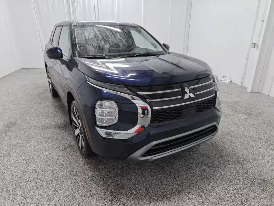 2025 Mitsubishi Outlander Sport SE photo 1