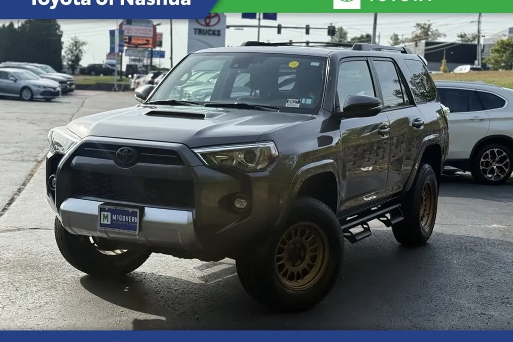 2023 Toyota 4Runner TRD Off-Road Premium photo 1