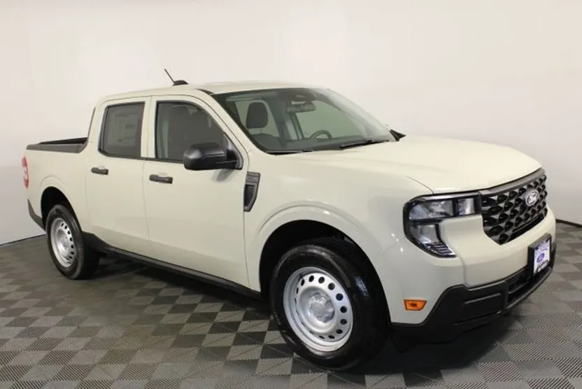 2025 Ford Maverick XL photo 1