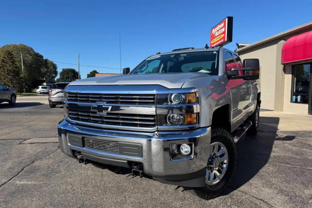 2016 Chevrolet Silverado 2500HD LT photo 1