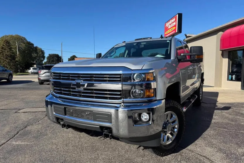 2016 Chevrolet Silverado 2500HD LT photo 1
