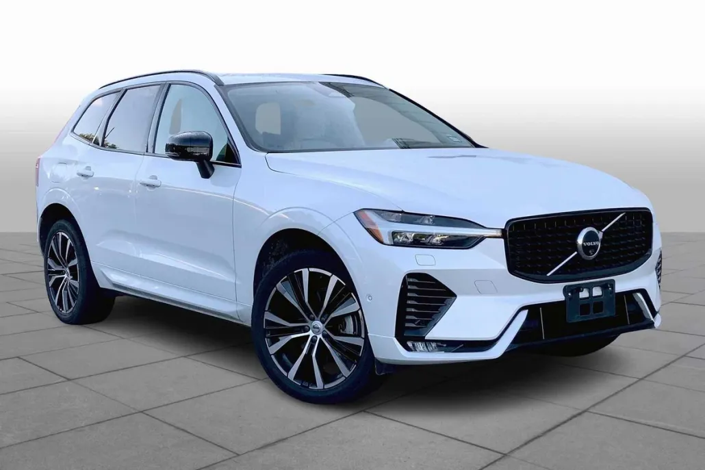 2024 Volvo XC60 Plus photo 1