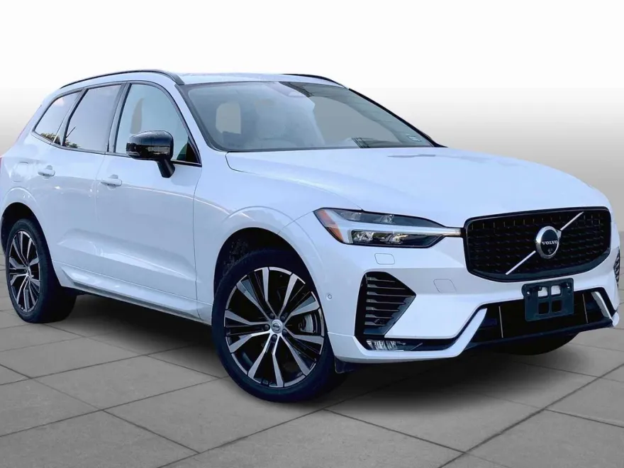 2024 Volvo XC60 Plus photo 1