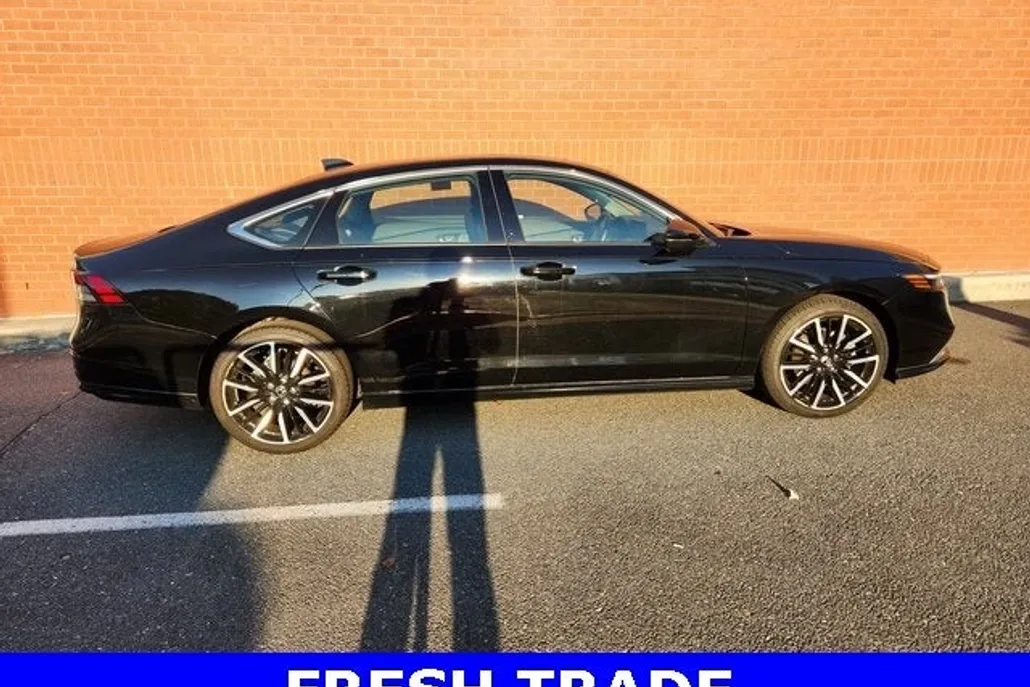 2024 Honda Accord Touring Hybrid photo 1