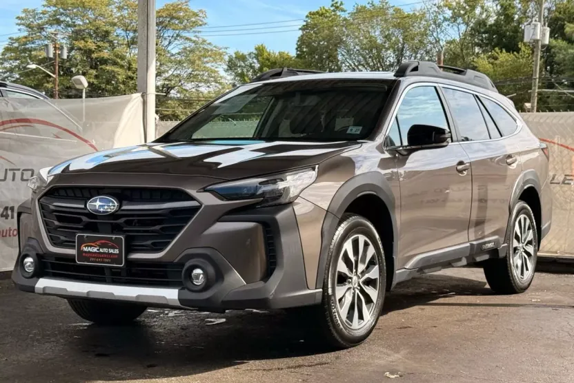 2023 Subaru Outback Limited photo 1