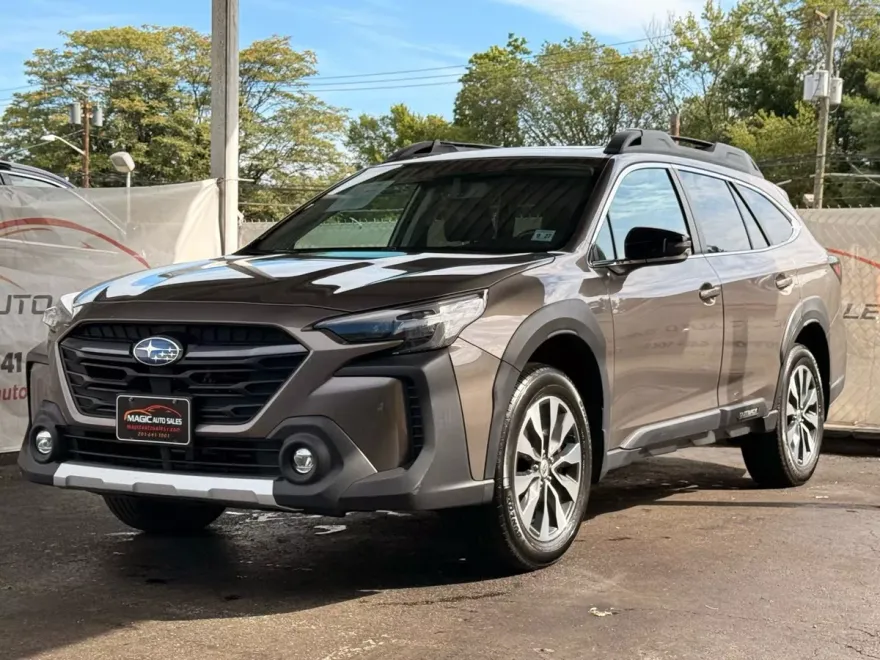 2023 Subaru Outback Limited photo 1
