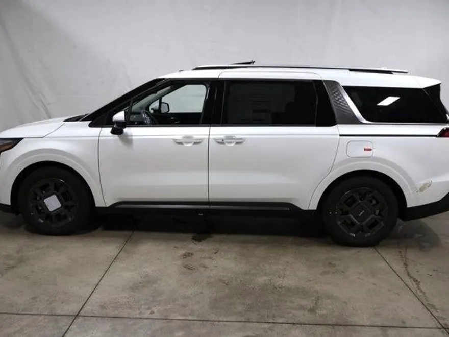 2026 Kia Carnival SX photo 1