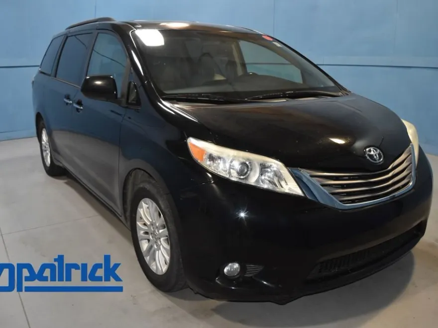 2015 Toyota Sienna L photo 1