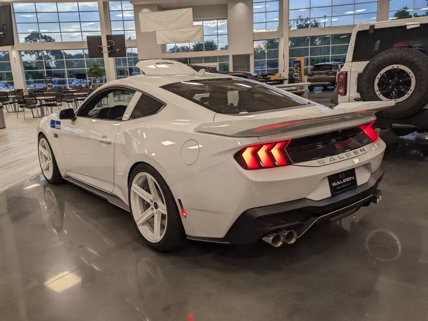 2025 Ford Mustang GT Premium photo 1
