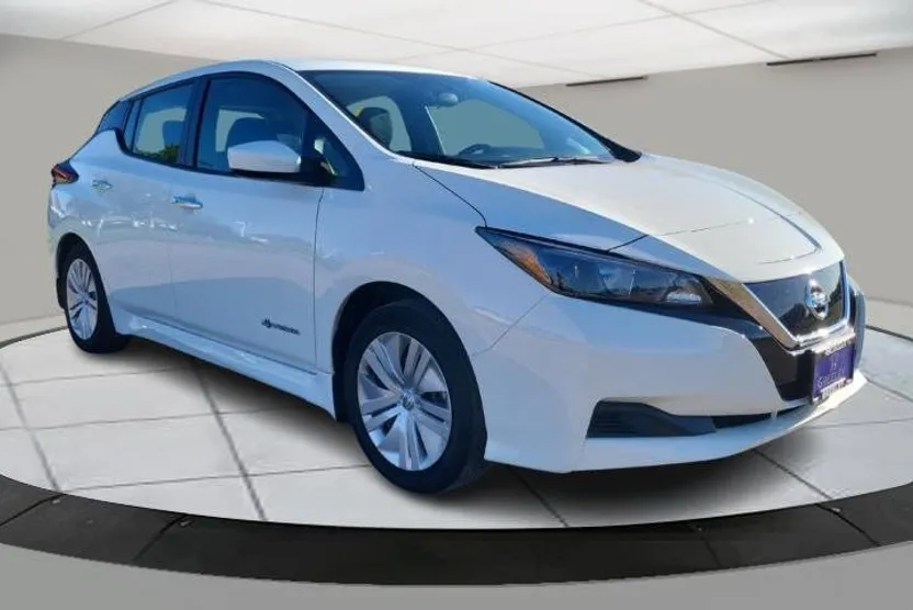 2019 Nissan Leaf S photo 1