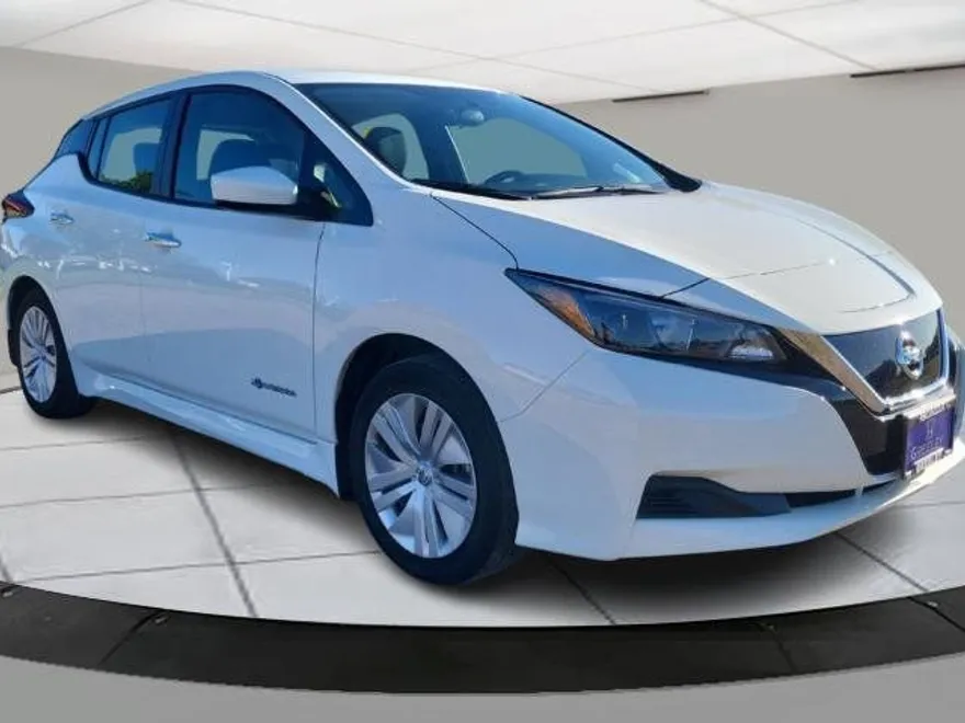 2019 Nissan Leaf S photo 1