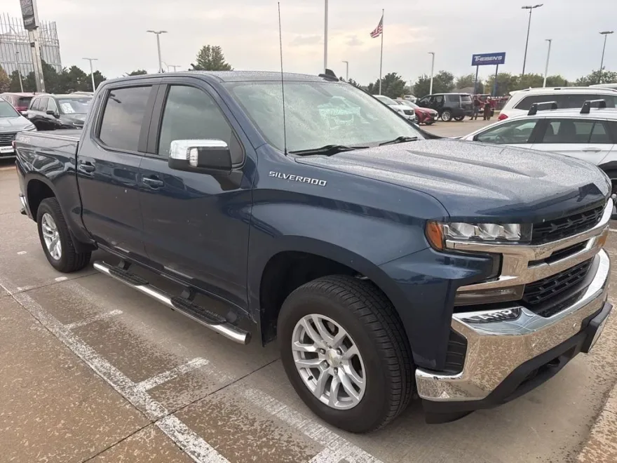 2019 Chevrolet Silverado 1500 LT photo 1
